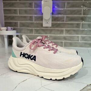 Hoka Arahi 8 WIDE Running Shoes Women’s Size 8B Color Rose Cream/Alabaster